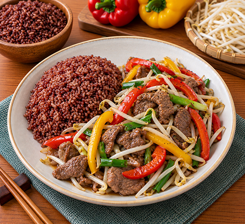 Cơm gạo lứt bò xào giá ớt chuông